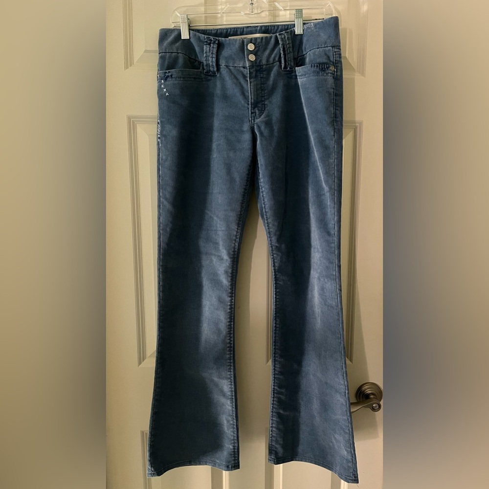 Gap Curvy low rise boot cut light blue corduroy pants circa 2006, size 8R